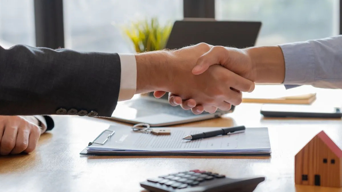 What is the best reason for why someone would want to lease a house instead of buy one