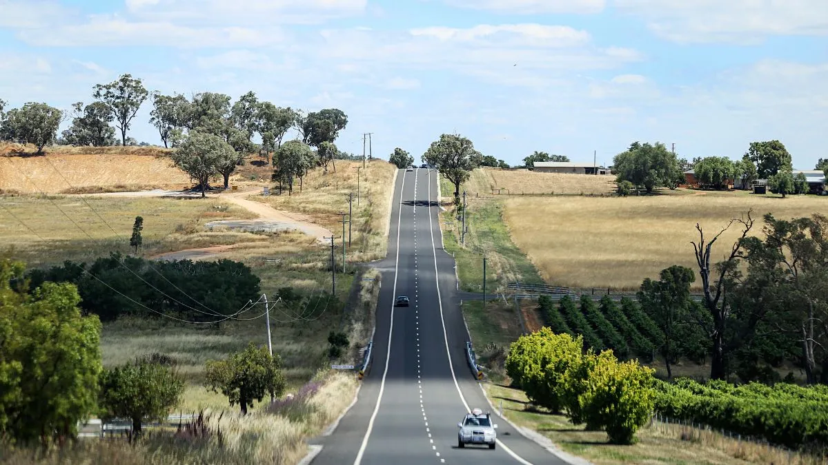 Who is allowed to use a t3 lane without restriction