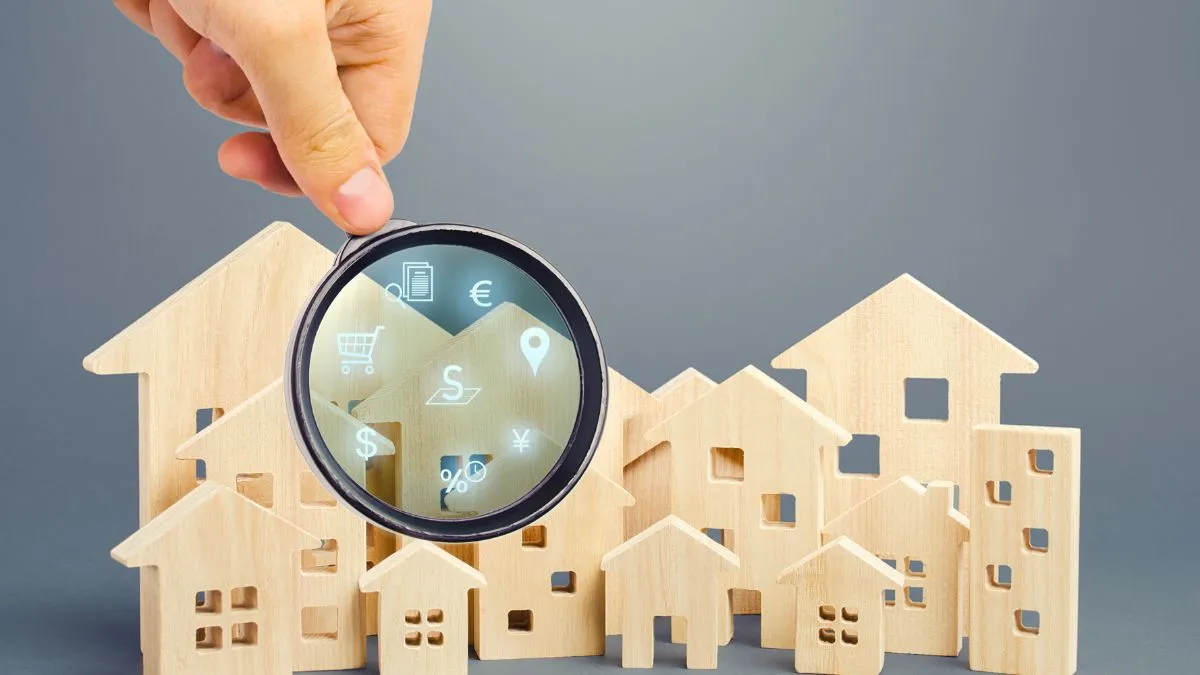 Who is eligible for the canada housing benefit?